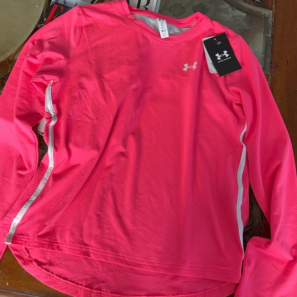 Girls Under Amour shirt - Picture 3 of 3